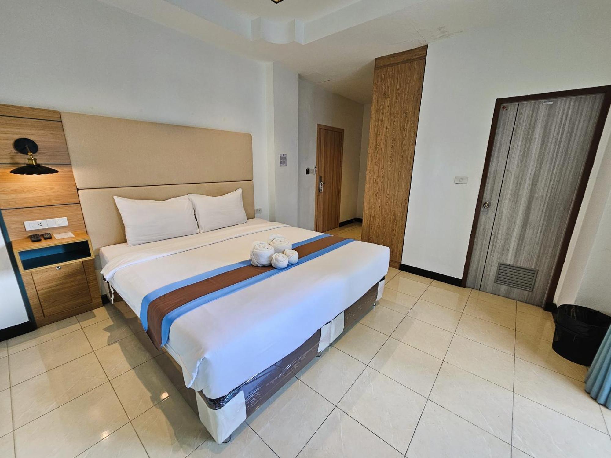 The Base Inn Pattaya Exterior foto